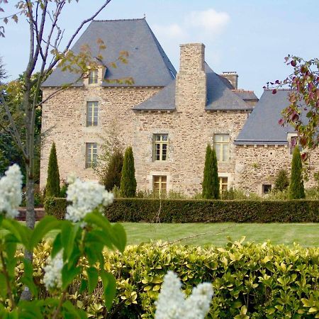 Gite Le Logis - Manoir Le Plessix Madeuc Corseul Bagian luar foto