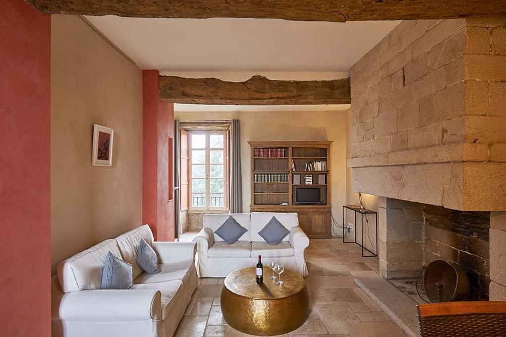 Gite Le Logis - Manoir Le Plessix Madeuc Corseul Bagian luar foto